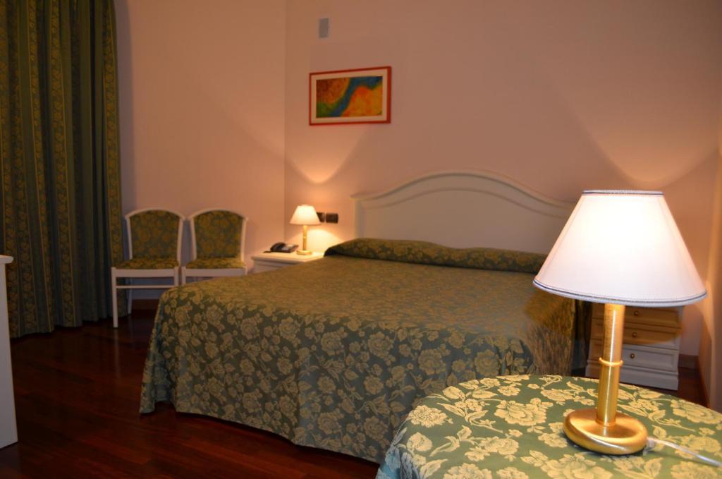 Hotel Olioso Peschiera del Garda Zimmer foto